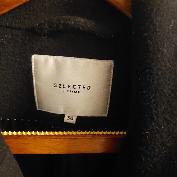 Wool coat - Picture 2 of 3